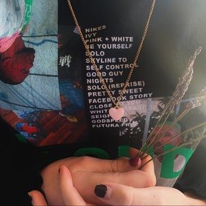 ban.do BANDO light pink heart necklace